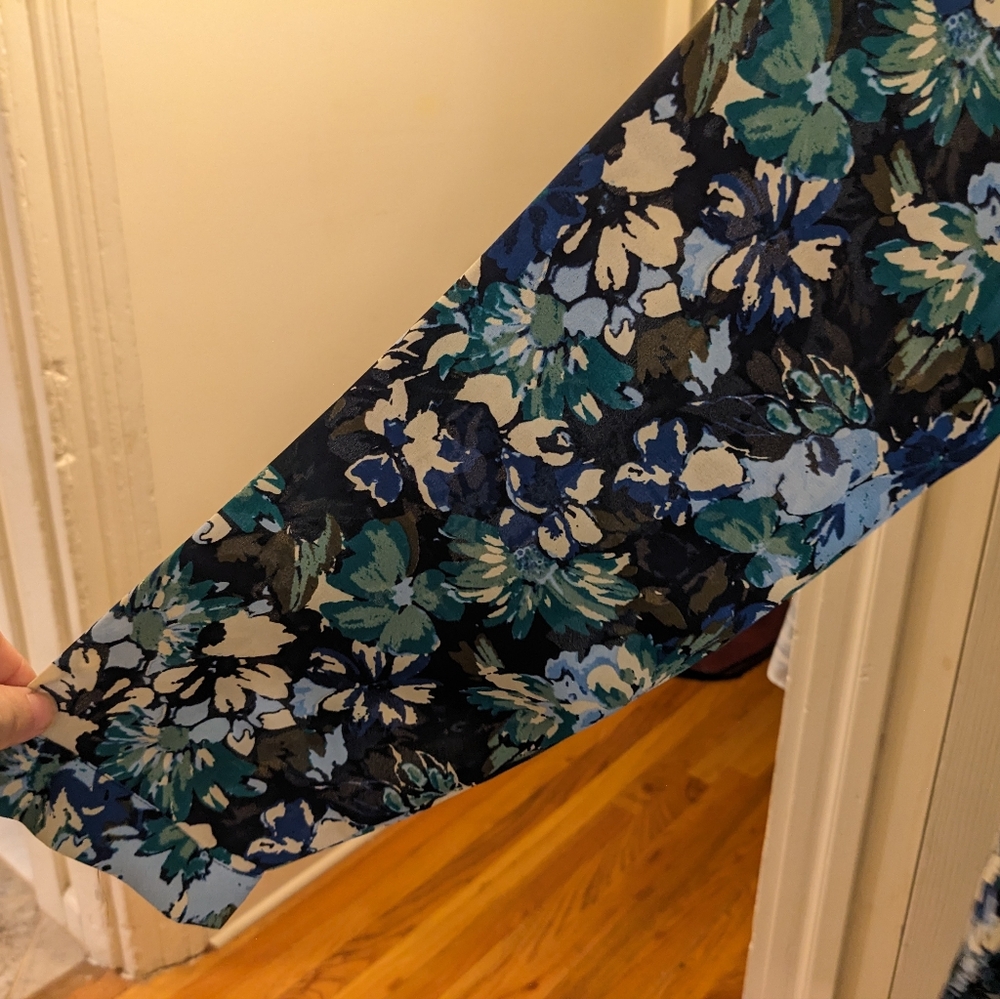 🔴3/$15. Van Heusen blue, floral, long sleeve blouse, size XXL - Picture 8 of 14